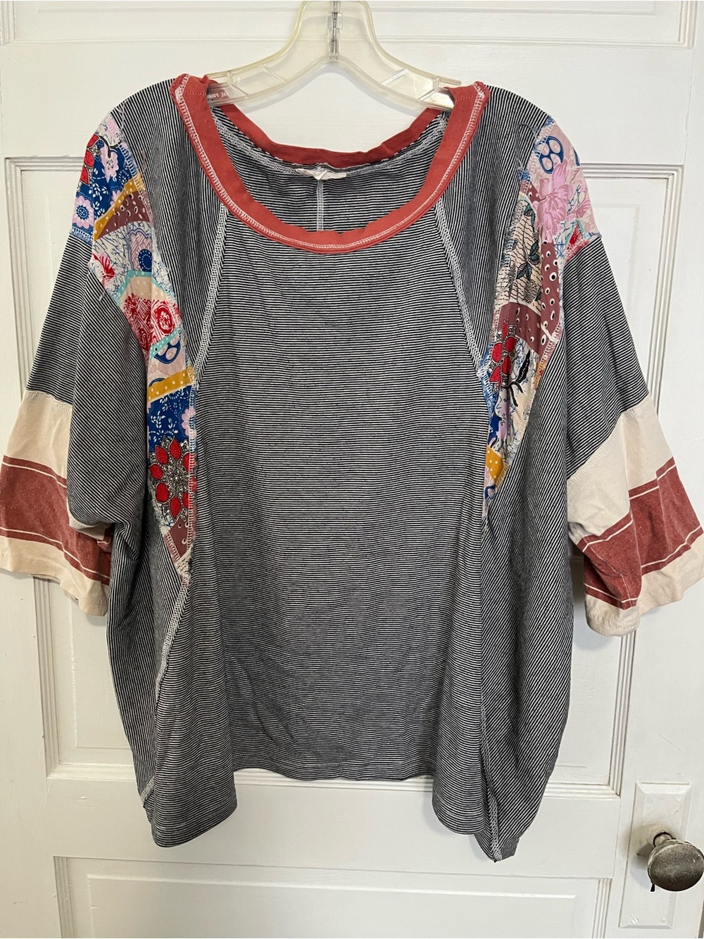 Easel Women’s Patchwork Short Sleeve Top in Gray with Coral Trim L